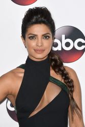 24985217_pchopra090115BZNimage3.jpg