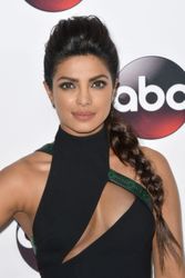24985219_pchopra090115BZNimage5.jpg