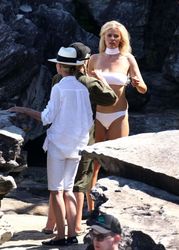 25122941_Lara-Stone--Bikini-and-Swimsuit