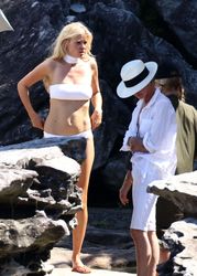 25122942_Lara-Stone--Bikini-and-Swimsuit