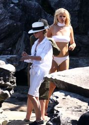 25122956_Lara-Stone--Bikini-and-Swimsuit