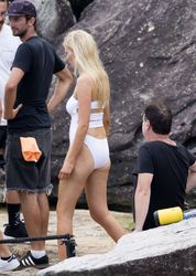 25122960_Lara-Stone--Bikini-and-Swimsuit