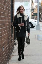 25132589_Karlie-Kloss-out-and-about-at-W