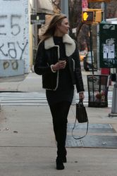25132591_Karlie-Kloss-out-and-about-at-W