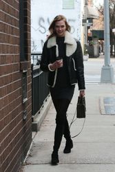 25132592_Karlie-Kloss-out-and-about-at-W