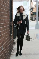 25132594_Karlie-Kloss-out-and-about-at-W