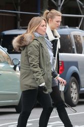 25132601_Karlie-Kloss-out-and-about-at-W
