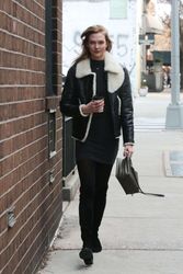 25132604_Karlie-Kloss-out-and-about-at-W