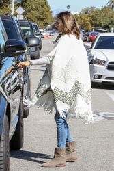 25303434_Alessandra-Ambrosio-out-in-Los-