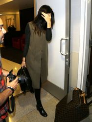 25312386_Kendall-Jenner--Arrives-at-LAX-