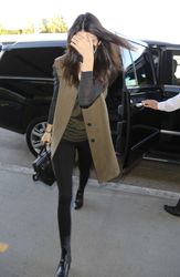25312391_Kendall-Jenner--Arrives-at-LAX-