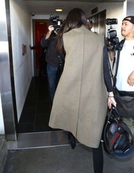 25312392_Kendall-Jenner--Arrives-at-LAX-