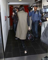 25312398_Kendall-Jenner--Arrives-at-LAX-