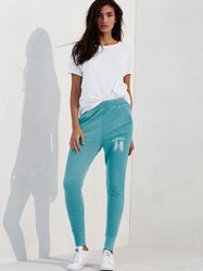 25881880_V579438.jpg