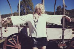 26551149_download_48.jpeg
