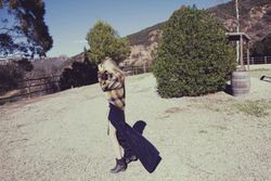 26551158_download_60.jpeg