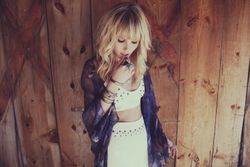 26551163_download_70.jpeg