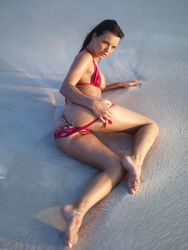 Suzie-Carina-Red-Bikini-j4vqvolpih.jpg