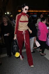 26893710_Kendall-Jenner-in-Red-Sweats-at