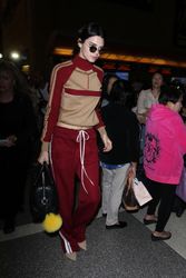 26893712_Kendall-Jenner-in-Red-Sweats-at