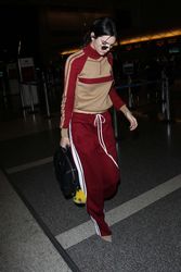 26893715_Kendall-Jenner-in-Red-Sweats-at