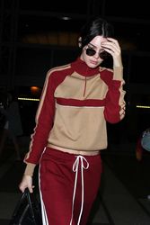 26893717_Kendall-Jenner-in-Red-Sweats-at