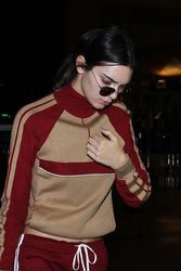 26893718_Kendall-Jenner-in-Red-Sweats-at