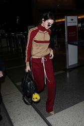 26893723_Kendall-Jenner-in-Red-Sweats-at