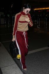 26893724_Kendall-Jenner-in-Red-Sweats-at