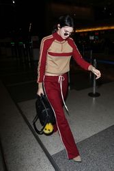 26893730_Kendall-Jenner-in-Red-Sweats-at