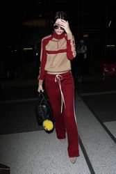 26893732_Kendall-Jenner-in-Red-Sweats-at