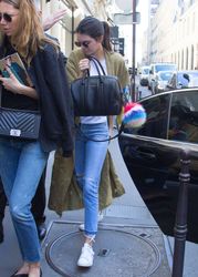 26949731_Kendall-Jenner-in-Jeans-at-Chan
