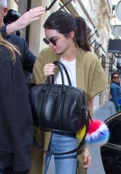 26949732_Kendall-Jenner-in-Jeans-at-Chan