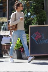26949755_Irina-Shayk-in-Ripped-Jeans-at-