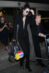 26961412_Kendall-Jenner-at-LAX-Airport--