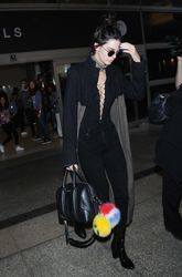26961414_Kendall-Jenner-at-LAX-Airport--