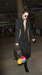 26961416_Kendall-Jenner-at-LAX-Airport--