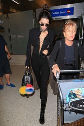 26961419_Kendall-Jenner-at-LAX-Airport--