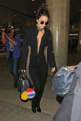 26961420_Kendall-Jenner-at-LAX-Airport--