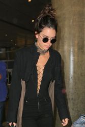26961426_Kendall-Jenner-at-LAX-Airport--