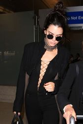 26961440_Kendall-Jenner-at-LAX-Airport--