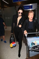 26961448_Kendall-Jenner-at-LAX-Airport--