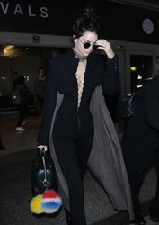 26961463_Kendall-Jenner-at-LAX-Airport--