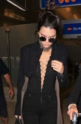 26961465_Kendall-Jenner-at-LAX-Airport--