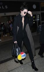 26961470_Kendall-Jenner-at-LAX-Airport--