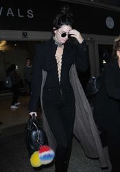 26961472_Kendall-Jenner-at-LAX-Airport--
