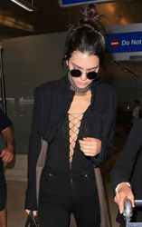 26961476_Kendall-Jenner-at-LAX-Airport--