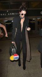 26961478_Kendall-Jenner-at-LAX-Airport--