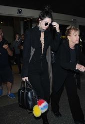 26961480_Kendall-Jenner-at-LAX-Airport--