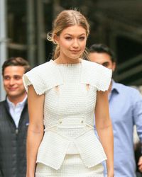 27308301_Gigi-Hadid--Out-for-lunch-in-Ne